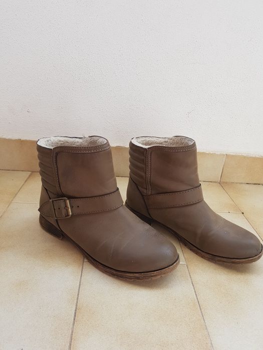 Botas com tacão raso