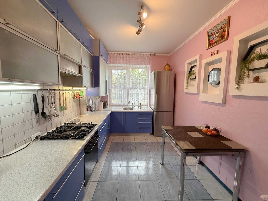 Продам приватний будинок з земельною ділянкою