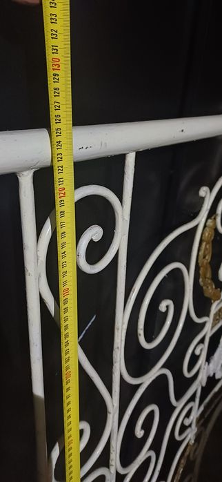 Cama de ferro antiga