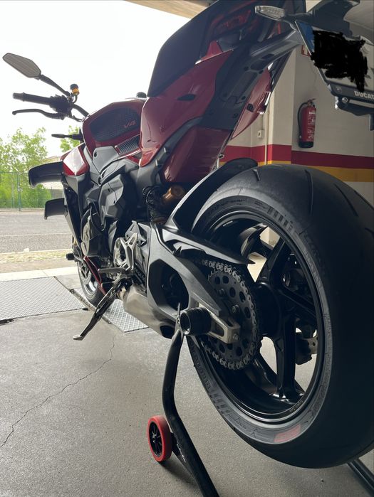 DUCATI Streetfighter V4S  2025