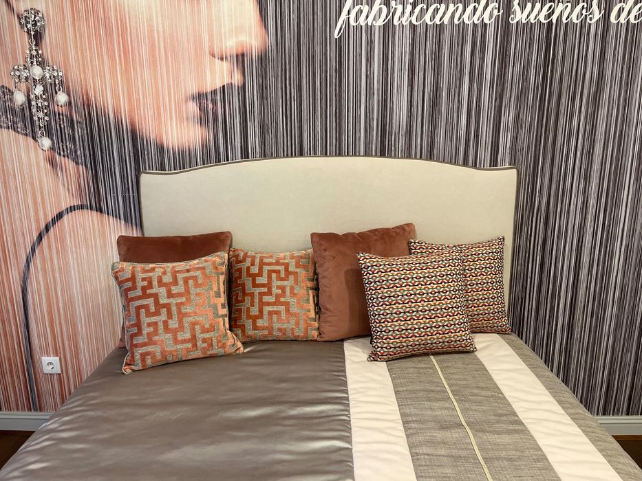 Cama de casal estofada