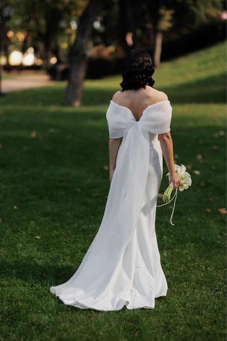 Продам весільну сукню