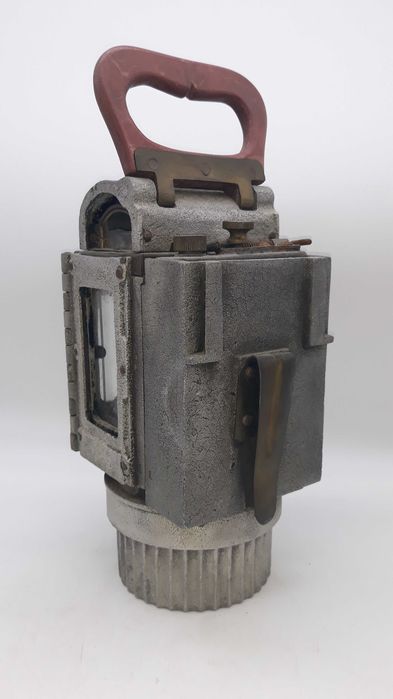 Antiga lanterna militar