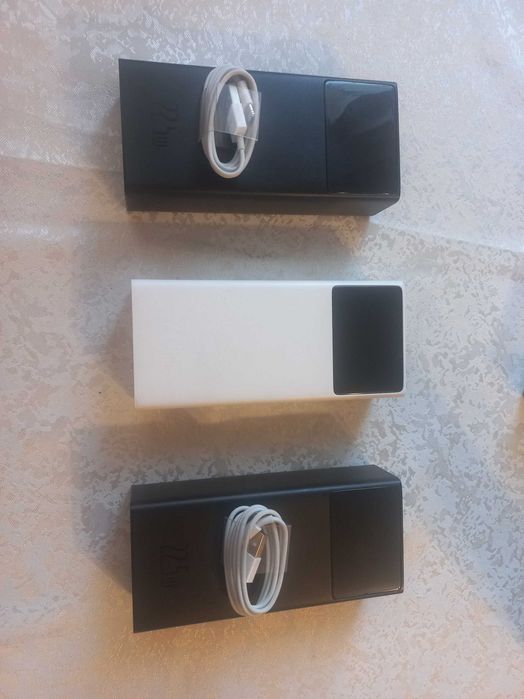 3 Powerbanki Baseus 30000mAh + 2 kable do iPhona
