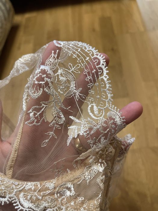 Zmysłowy koronkowy komplet bielizny nude