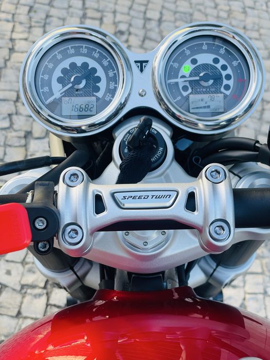 Triumph Speed Twin 1200