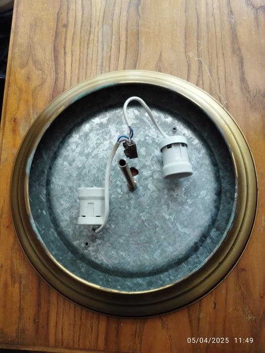 Candeeiro de teto dourado