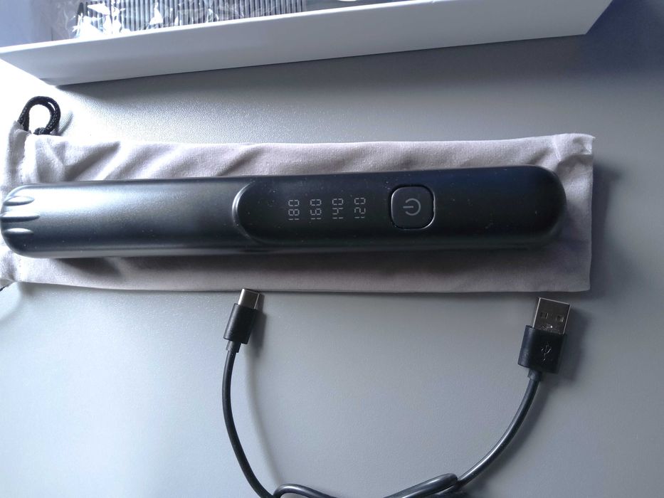 Bezprzewodowa profesjonalna prostownica czarna ładowana