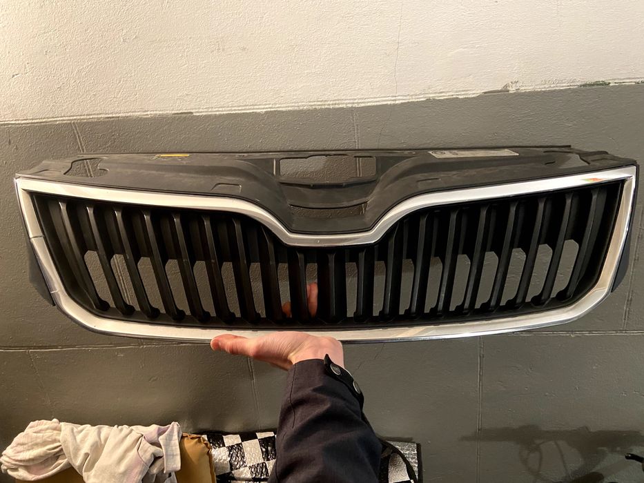 Решетка радиатора 5JA8536689B9 5JA8536519B9