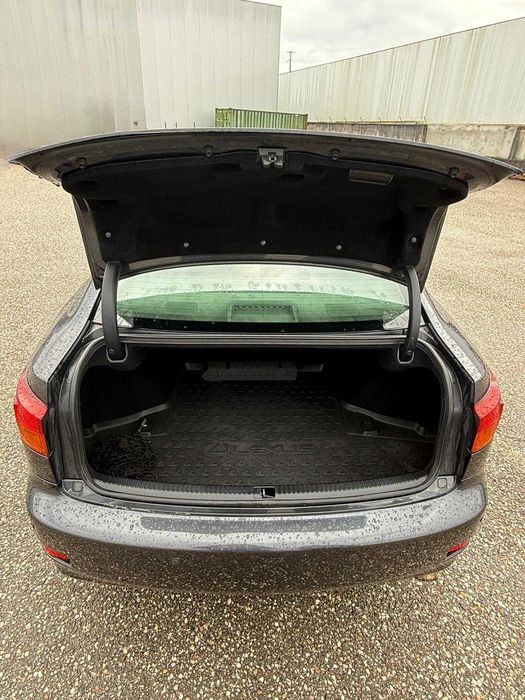 Lexus XE2 IS220D