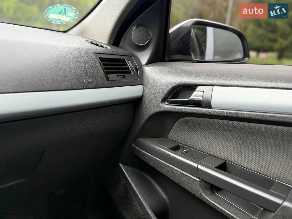 Opel Astra 2006рік 1.6 газ- бензин.