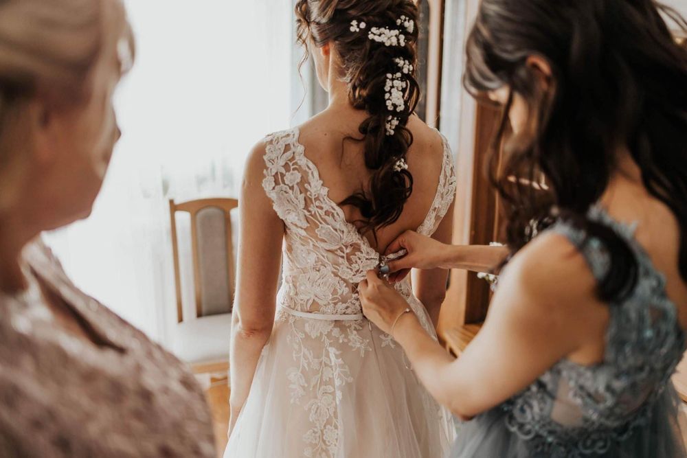 Suknia ślubna literka A