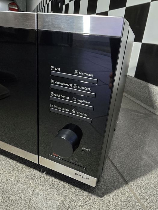 Micro-ondas SAMSUNG MG23DG4524ATE1 (23 L - Com Grill - Preto)