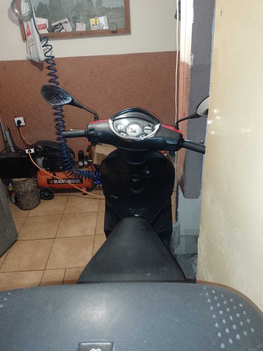 Skuter piaggio fly 50 4t