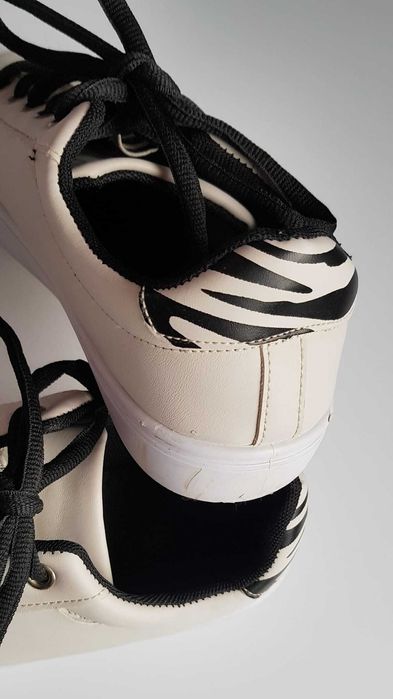 Kremowe trampki skórkowe 36