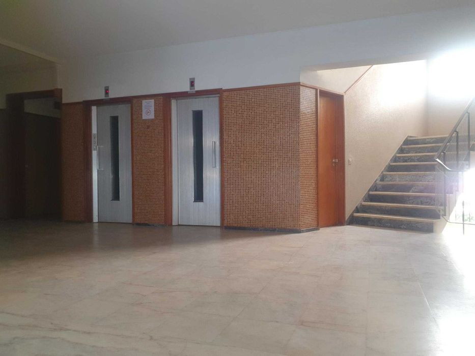 No Centro de Armação de Pera. E a 100 metros da Praia