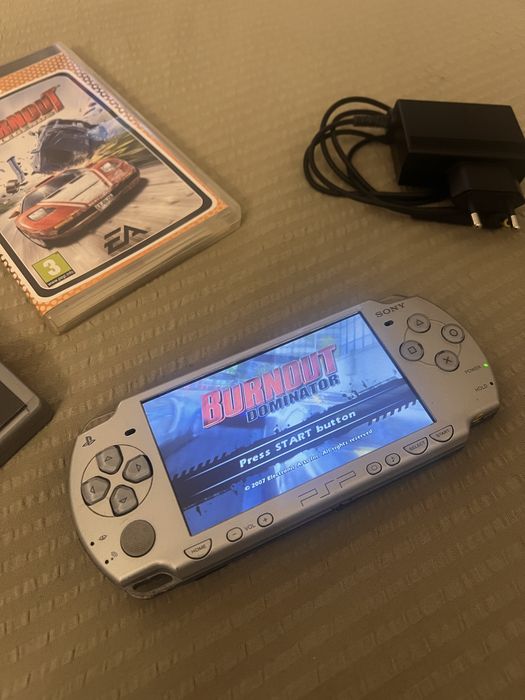 PSP Sony Portable + 2 Jogos