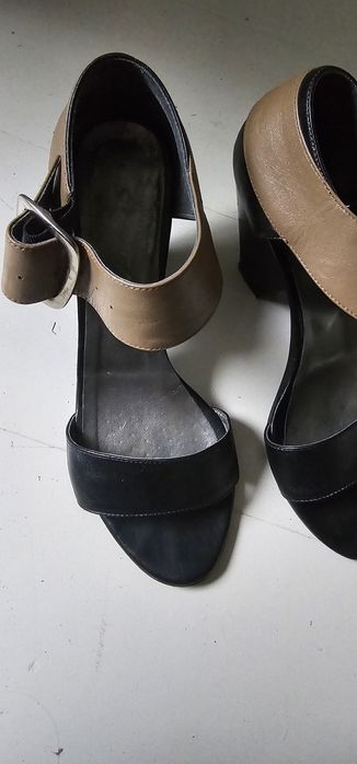 Sandałki na słupku