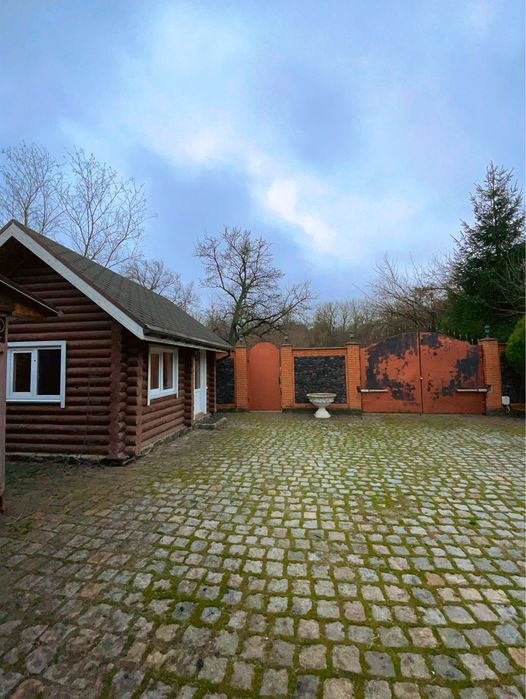 Продаж розкішного та унікального домоволодіння в м. Корсунь !