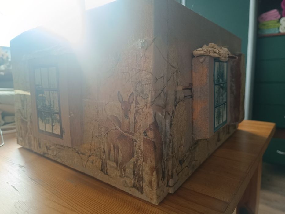 Domek lite drewno - wszystkie elementy ruchome. Rękodzieło z jarmarku.