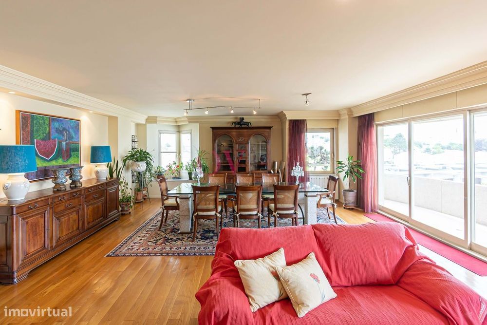 Para venda, apartamento T5 Rua Domingos Sequeira Porto, com varandas,