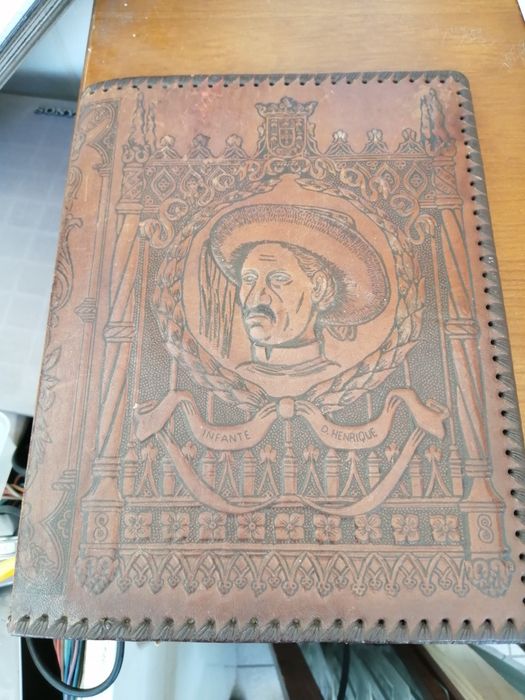 Capa em pele infante D Henrique