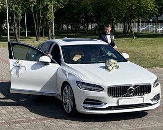 Auto do ślubu Volvo S 90 biała perła
