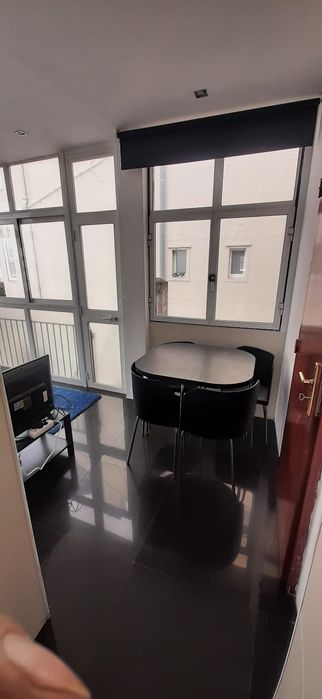 Quarto de CASAL,Janela grande. Metro Alto Moinhos. Lisboa. Caução