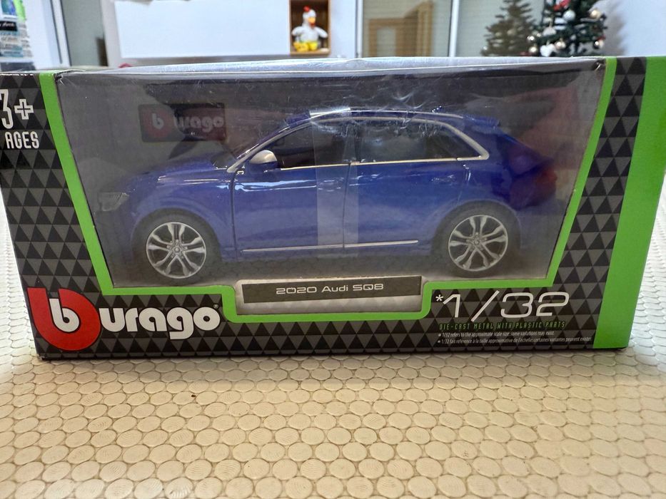 Miniatura Bburago Audi SQ8 2020 1:32 (novo)
