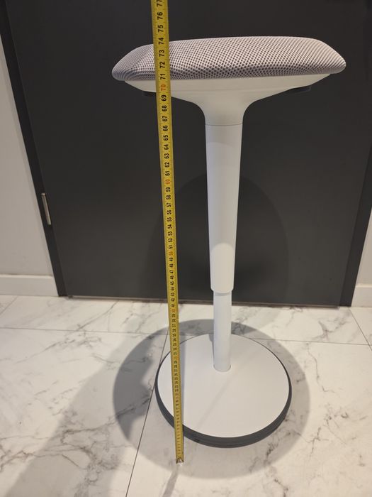 Ergonomiczny stołek Sedus se:fit – Stan IDEALNY (jak nowy), Biało-szar