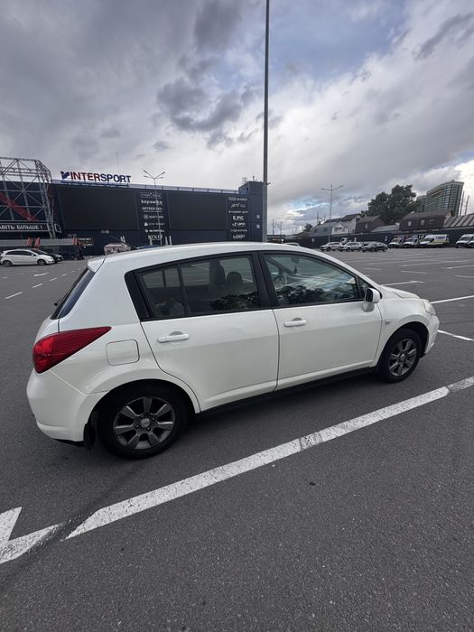 Nissan  Tiida  1.6 автомат