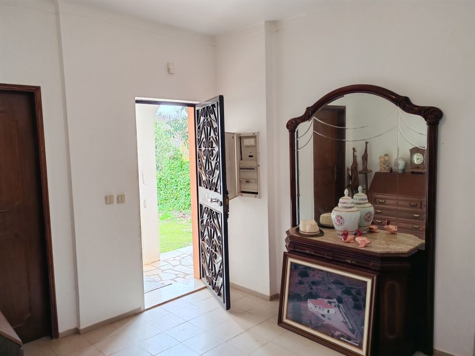 Moradia V4 com 163 M2 e terreno agrícola  com 11.100m2