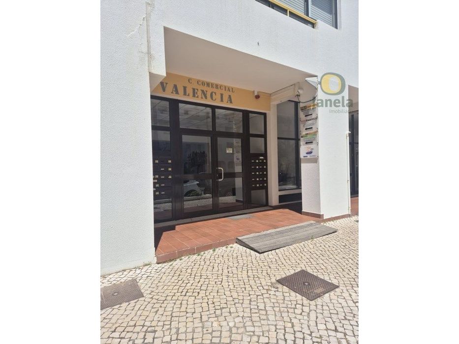 Loja localizada próximo da Praia de Quarteira