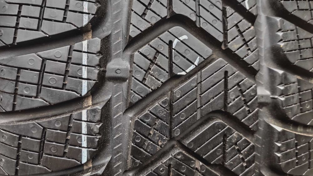 шини 215/65R17. Pirelli. Bridgestone.