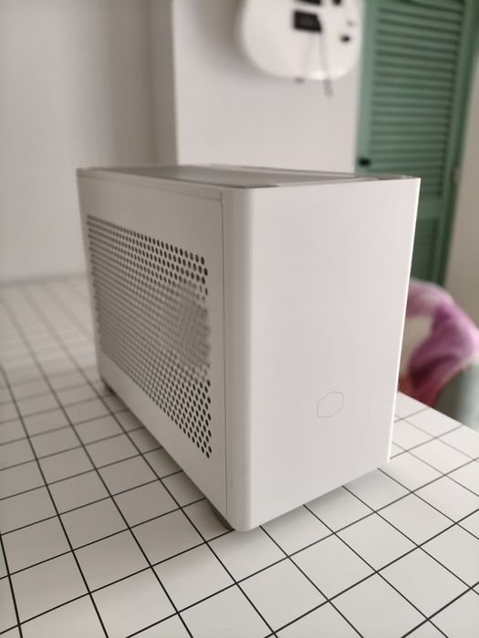 Caixa Mini-ITX Cooler Master Masterbox NR200 Branca