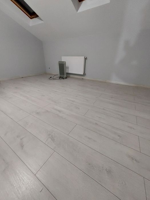 Układanie paneli podłogowych