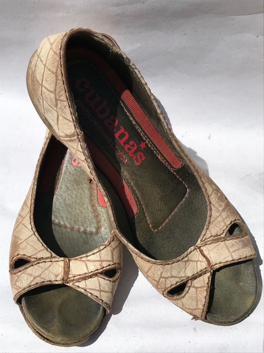 Sapatos de salto Cubanas brancas e azuis 39