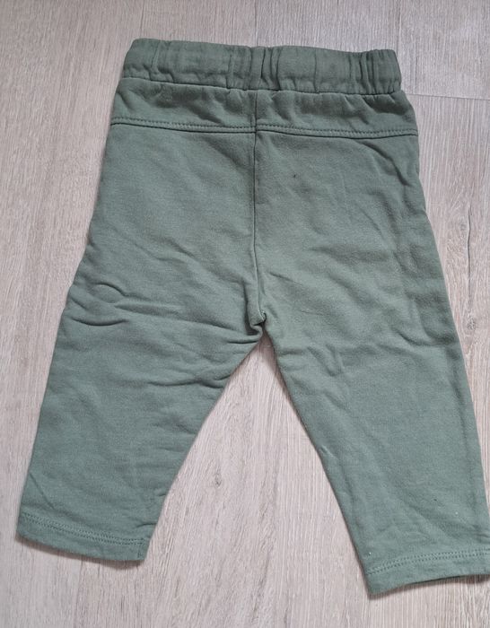 Spodnie jogery so cute 74 pepco khaki zielony