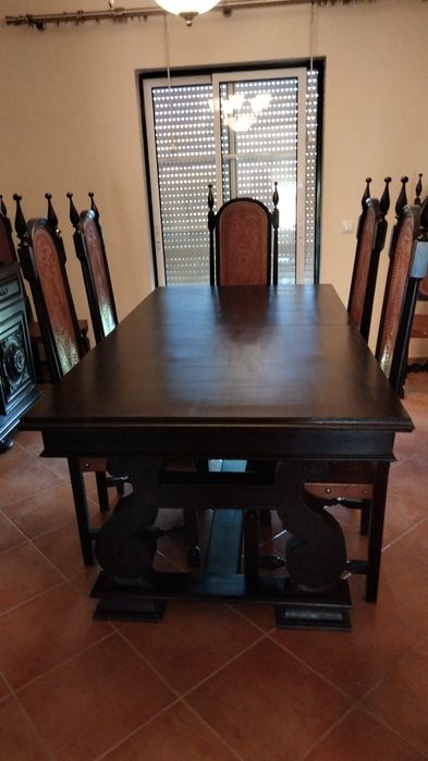 Sala completa com louceiro, mesa e 8 cadeiras