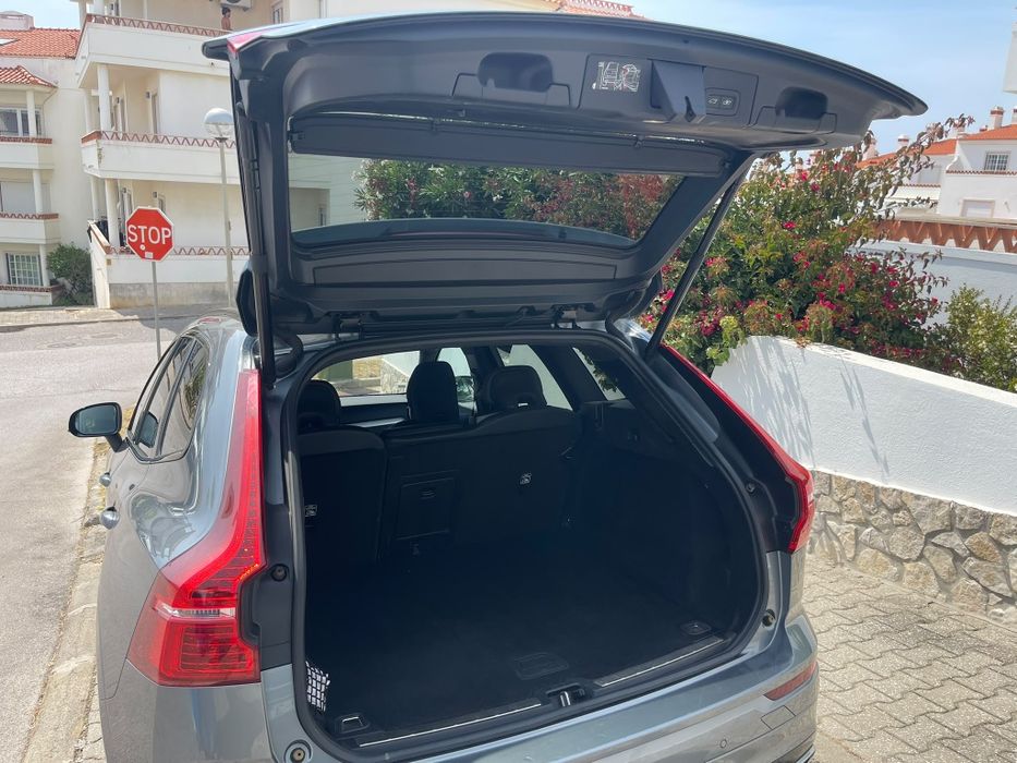 Volvo XC60 B4 Híbrido Gasóleo R-Design | Dez 2020 | 96.000 km | 1º Dono