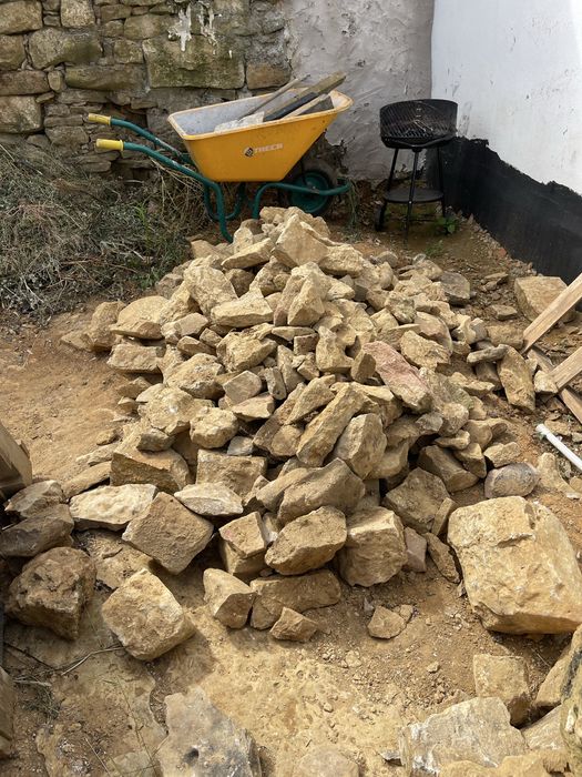 Vendo pedra para muros/construção
