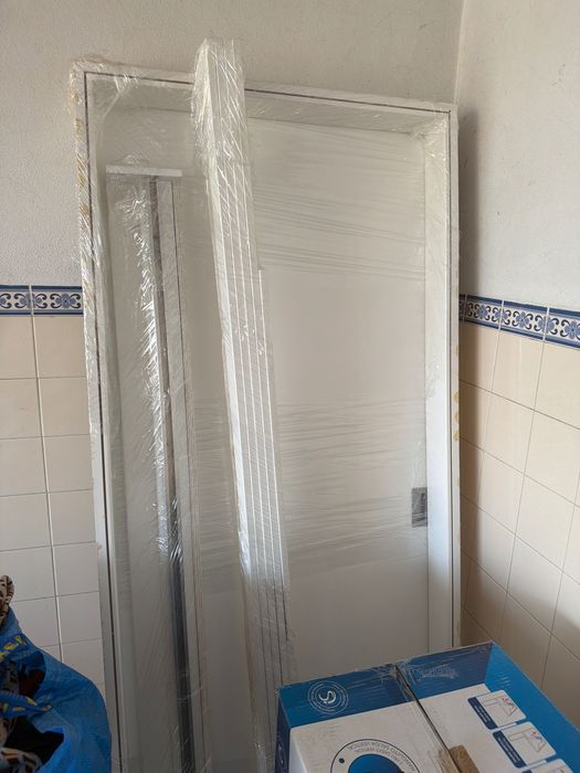 Porta de correr branca 0.85x200x3.5 com guarnições