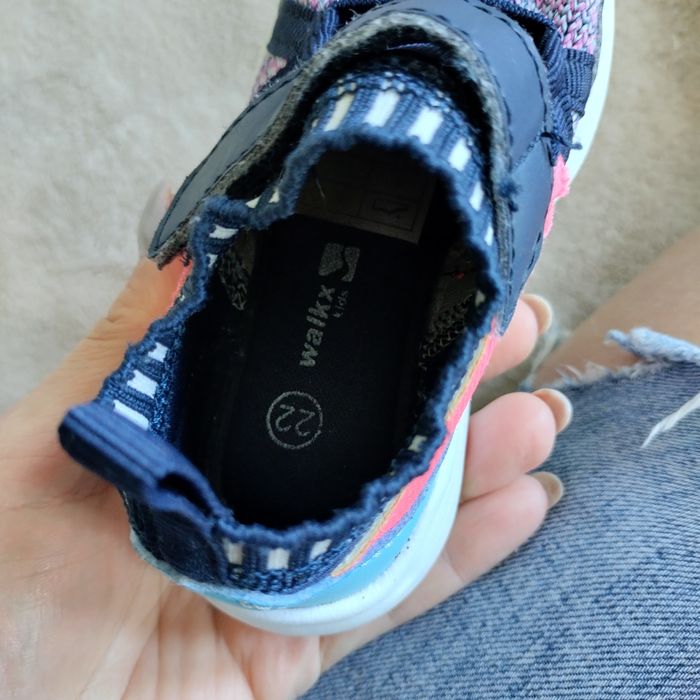 Buty sportowe sneakarsy adidasy dziecięce dziewczęce r.22
