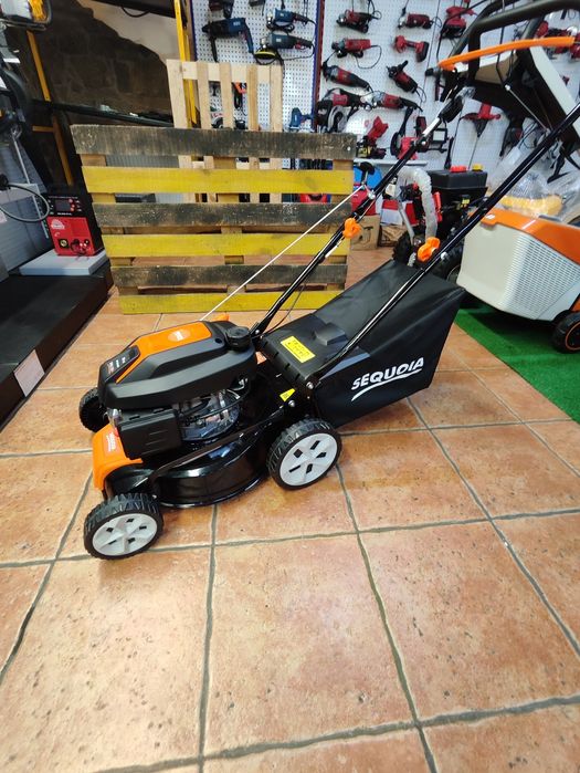 Газонокосилка бензиновая SEQUOIA SPLM4000/40см/99см3/8 положений 25-75