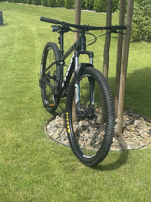 Trek Marlin 5 – czarny, koła 29”