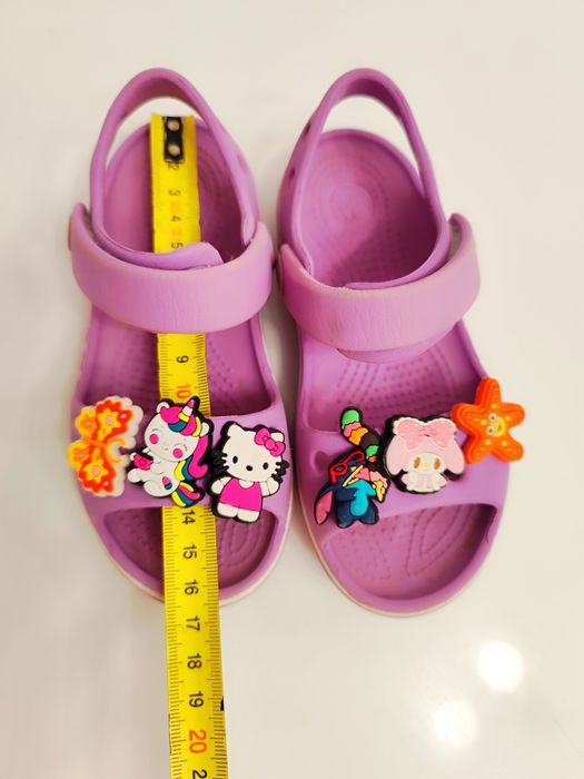 Crocs C10 27 26 sandały gumowe do wody plaża basen przypinki