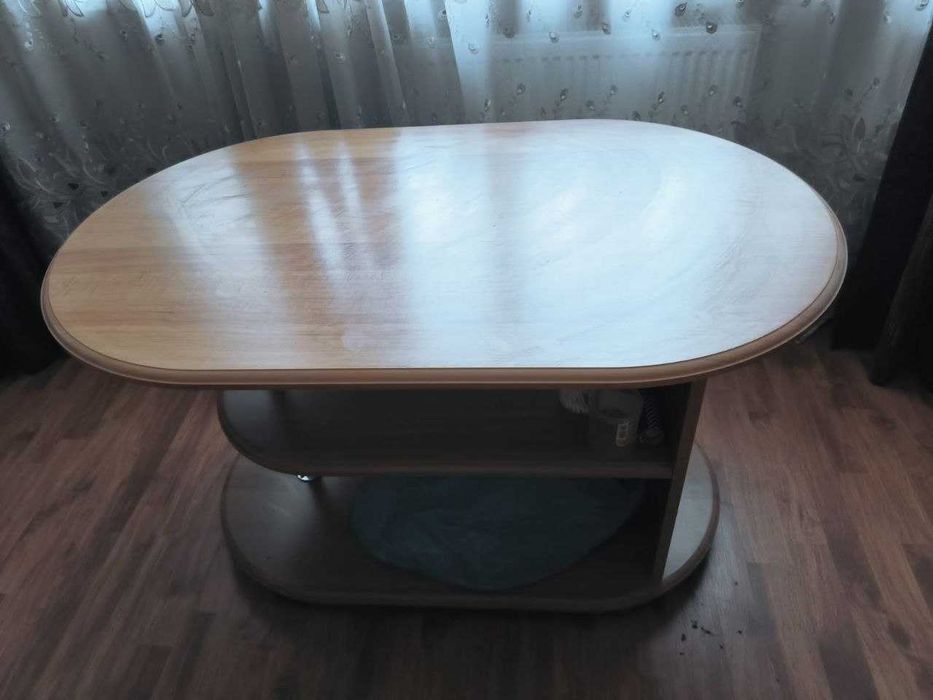 угловой диван,канапе,ковры.