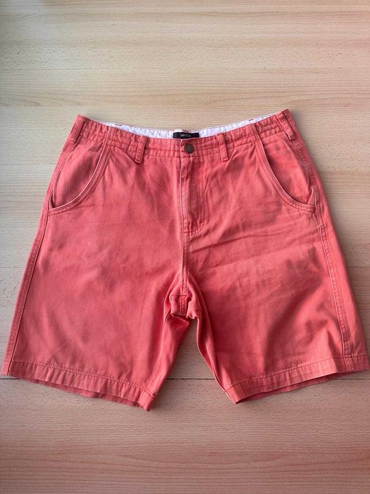 Calção masculino, cor coral/salmão, da marca RVCA