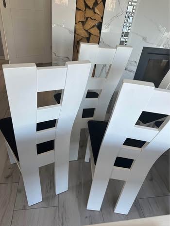 Stół plus szesc krzeseł