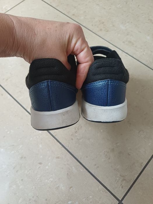 Buty  sportowe chlopiece r 33